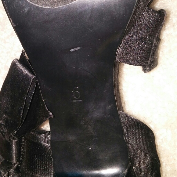 Black high heals - Picture 3 of 3