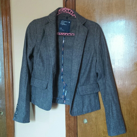 Light wool and polyester coat