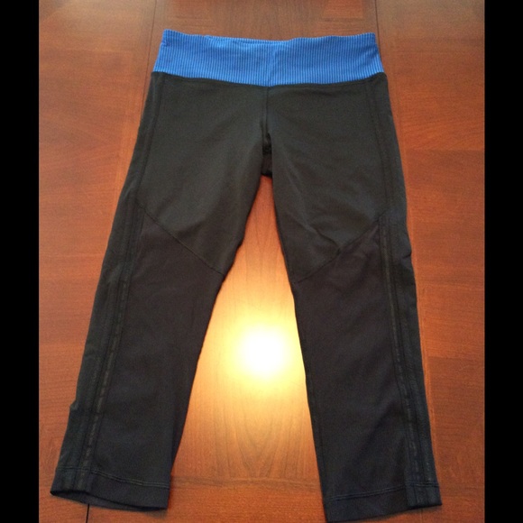 EUC Size 4 Lululemon Race With Grace Crops