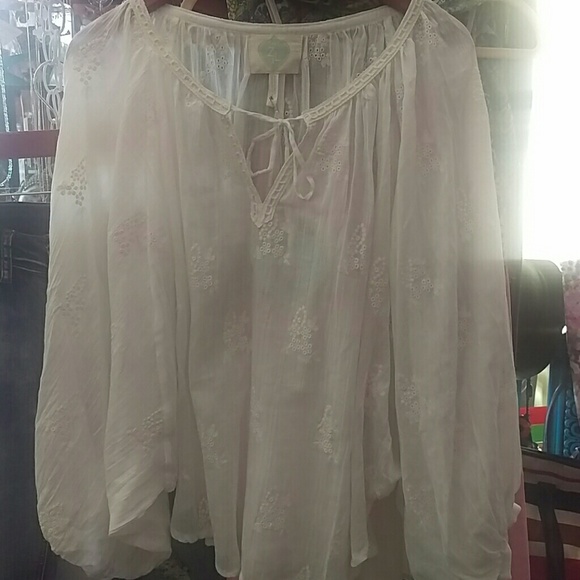 Z n L Butterfly Sleeve Top