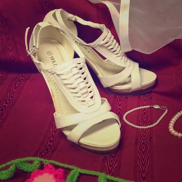 White high heel shoes Size 5 - Picture 1 of 4