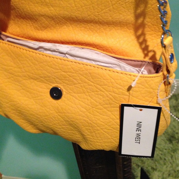 BRAND NEW Nine West side purse - Picture 3 of 4