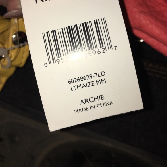 BRAND NEW Nine West side purse - Picture 4 of 4