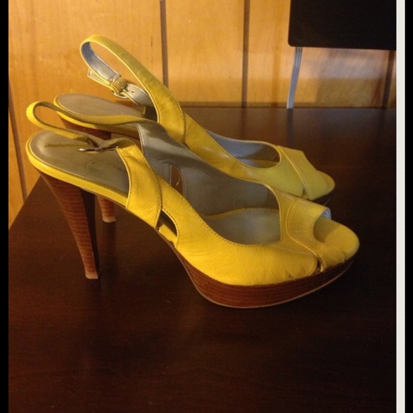 Marc Fisher 💛Yellow Open toed pumps💛