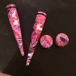 Pink swirl plugs w/ matching tapers