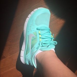 ONE DAY SALE! Tiffany blue free run
