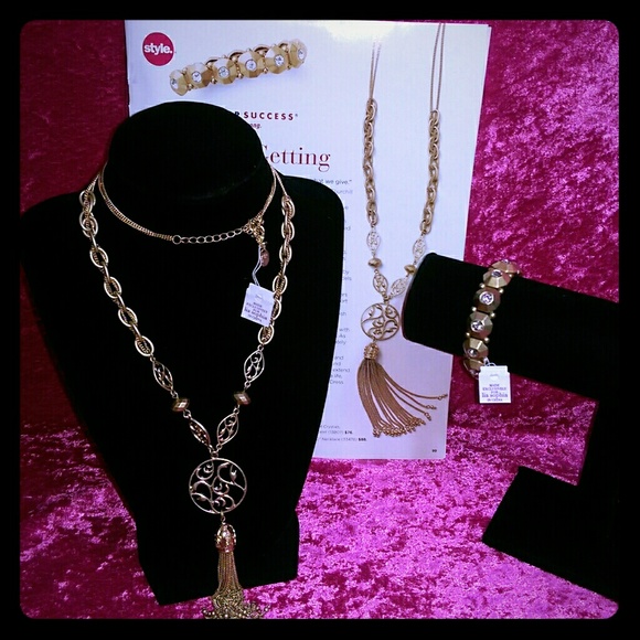 Lia sophia gold necklace and braclet set. NWT