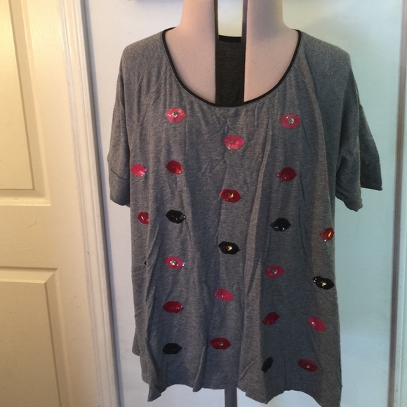 Lane Bryant kisses shirt