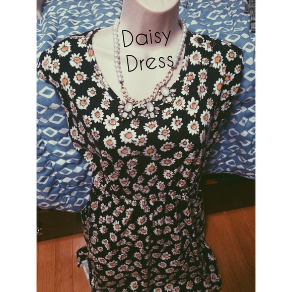 LOOSE DAISY DRESS