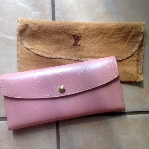 Louis Vuitton Clutches & Wallets - Cute pink Louis Vuitton Wallet