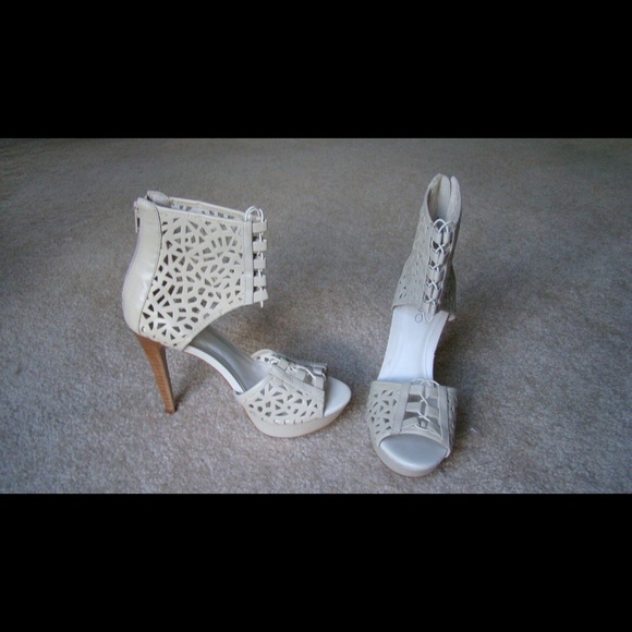 **SOLD**NWOT Aldo cream/beige platform sandals