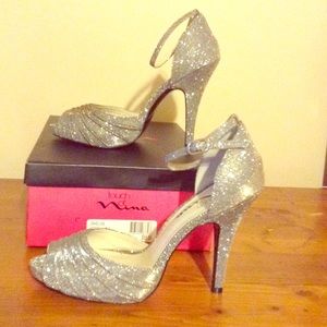 Touch of Nina formal pumps
