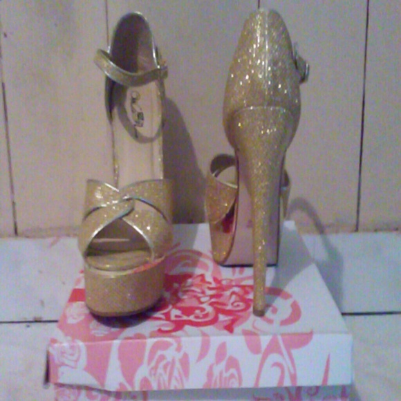 Gold platforms