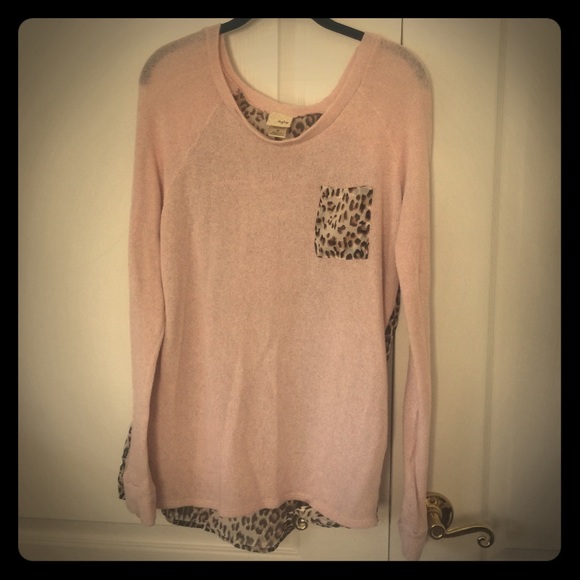 Blush Pink Light Sweater w Leopard Print Back