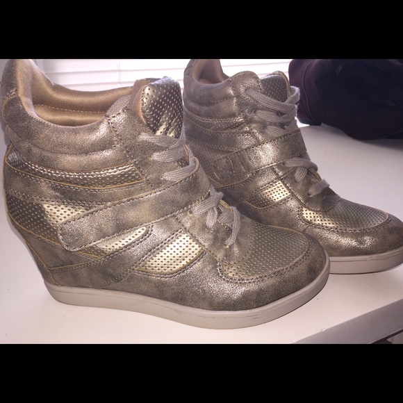 Wedge shoes