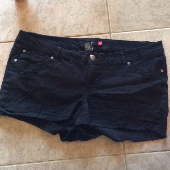 PLUS SIZE black denim shorts