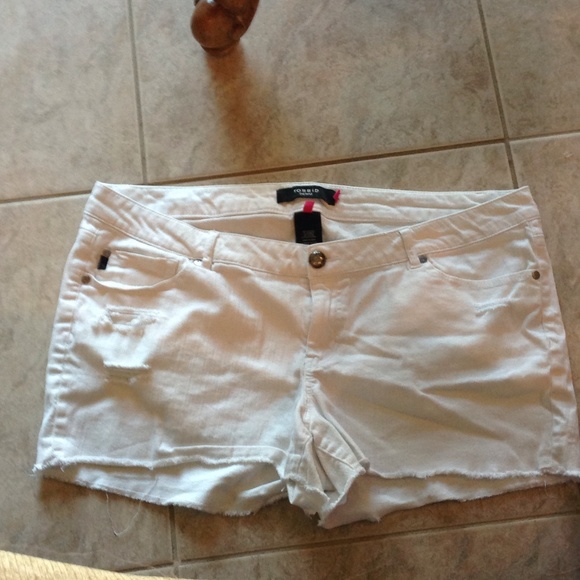 PLUS SIZE white denim shorts