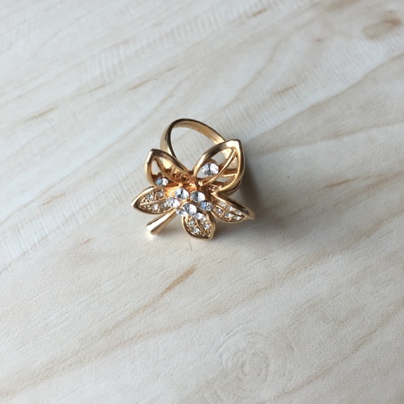 Gold Maple Ring - Picture 1 of 3