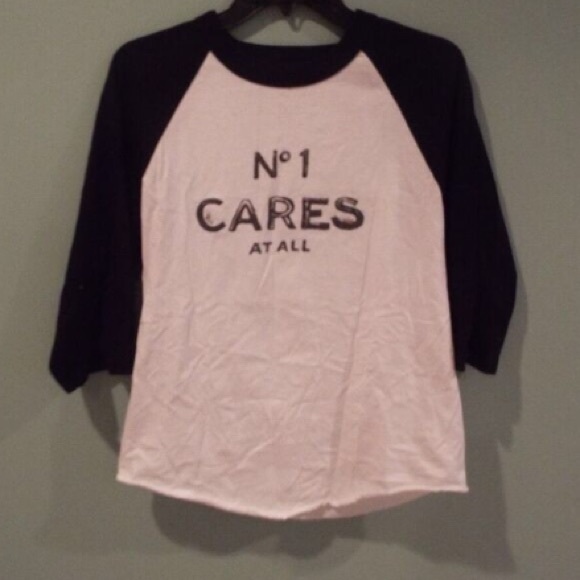 No one cares graphic tee