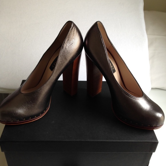Vionnet Pumps - Picture 2 of 4