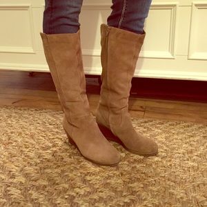 🍁Perfect for Fall!!! 🍁Taupe Suede Wedge Boots