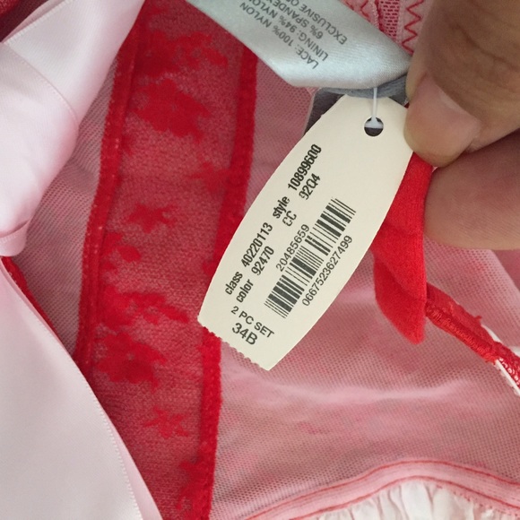 NEW VS Lingerie - Picture 3 of 3