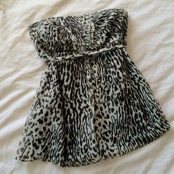 ❌SOLD❌ Banana Republic Silk Leopard Print Top