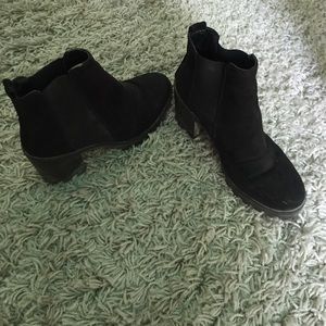 Black Chelsea boots from topshop!