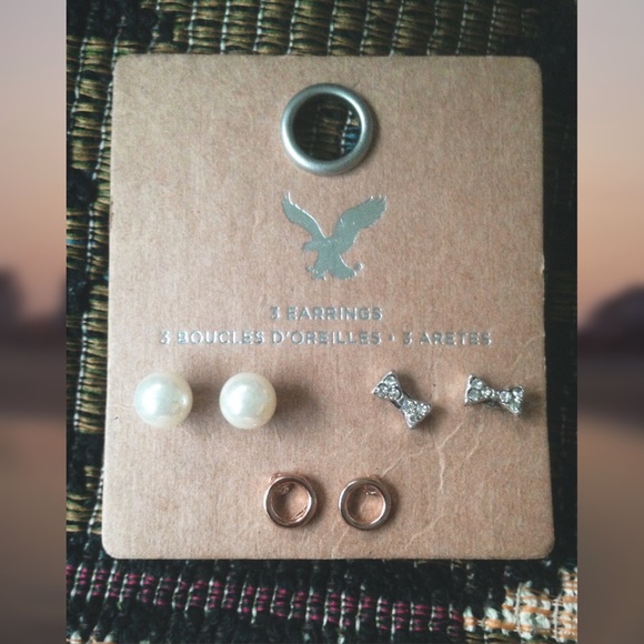 Cute as a Button American Eagle Earrings 🎀