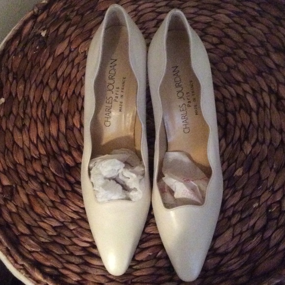 Charles Jourdan all leather shoe with 3inch heel