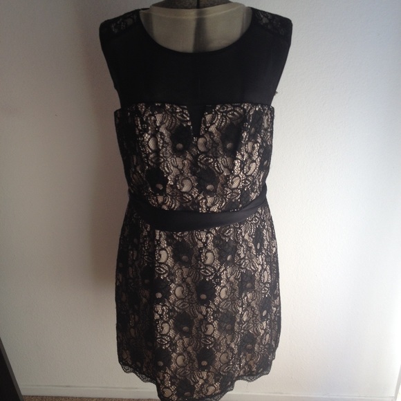 Black lace dress - Picture 1 of 4