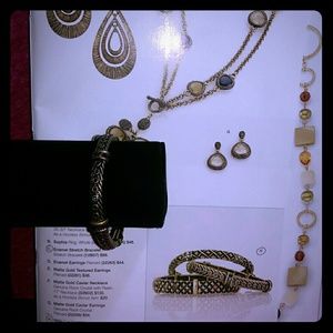 Lia sophia braclet with blue stone's. New