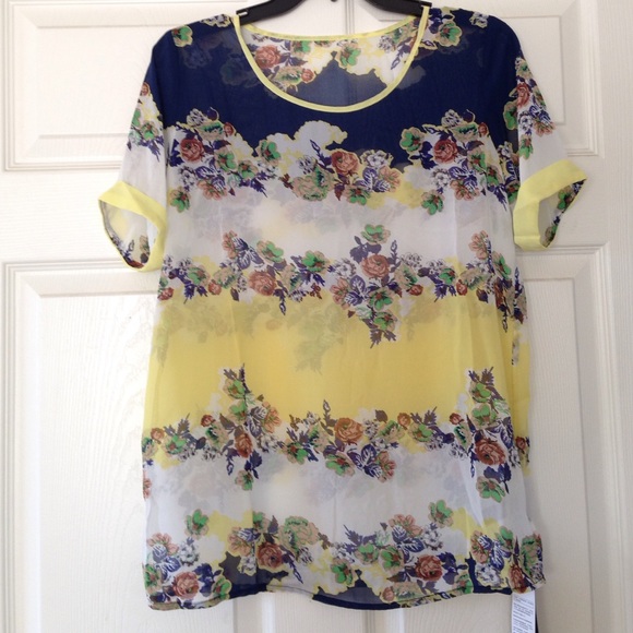 Goelia Tops - NWT top