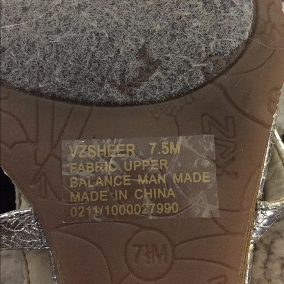 NWOT Kathy Van Zeeland Silver Sandals - Picture 3 of 4