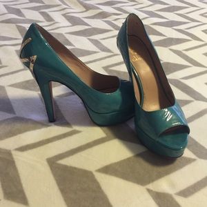 Vince camuto teal heels
