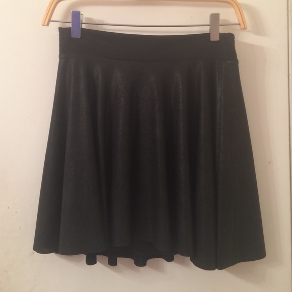 Black mini skirt (mid thigh) w/zipper detail