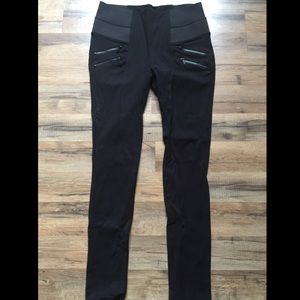 Black zipper skinny pants