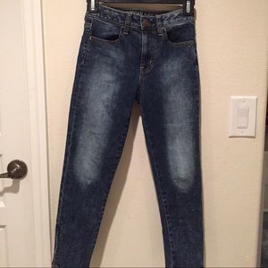 American eagle cropped jeans (lightly worn)