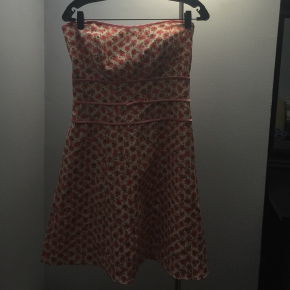 Strapless sweetheart dress