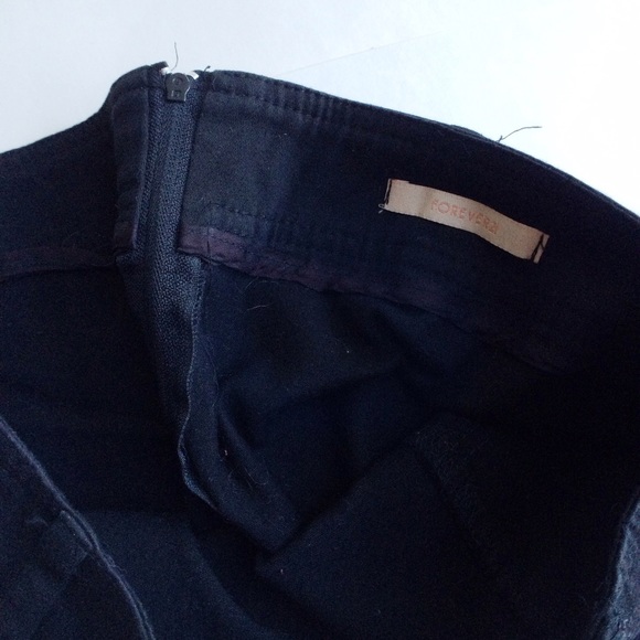 ✨BLACK MINI SKIRT ONLY✨ - Picture 3 of 4