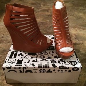 -BRAND NEW- Brown Wedges size 8.5