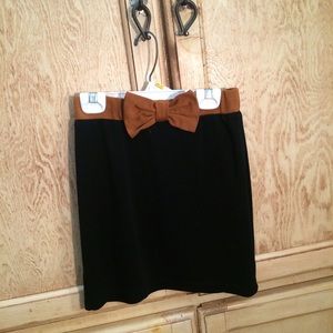 Skirt with bow