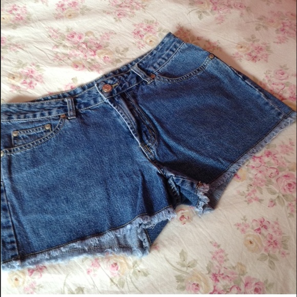 NO BOUNDARIES BLUE JEAN CUTOFFS 5 JUNIORS NWOT - Picture 2 of 4