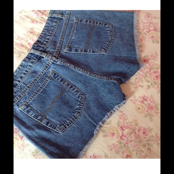 NO BOUNDARIES BLUE JEAN CUTOFFS 5 JUNIORS NWOT - Picture 3 of 4