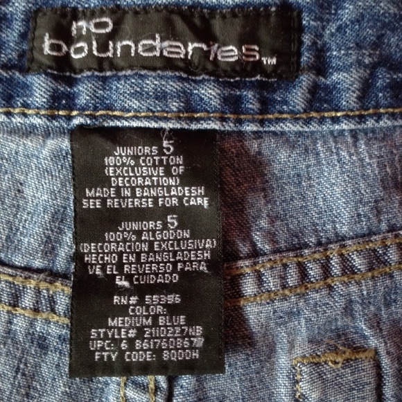 NO BOUNDARIES BLUE JEAN CUTOFFS 5 JUNIORS NWOT - Picture 4 of 4