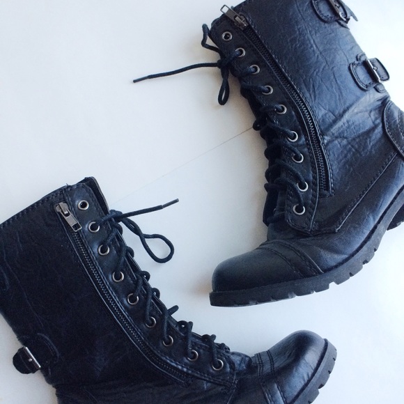 🚫🚫🚫SOLD🚫🚫🚫👢Black Combat Boots👢 - Picture 2 of 4