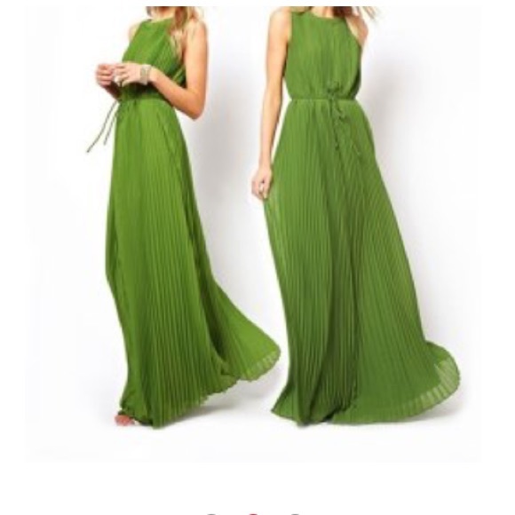 SALE NWOT NEVER WORN green acordian dress