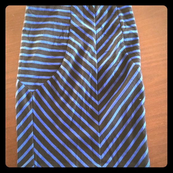 Chevron design pencil skirt