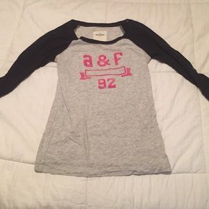 Abercrombie Kids graphic tee. Mid sleeved.