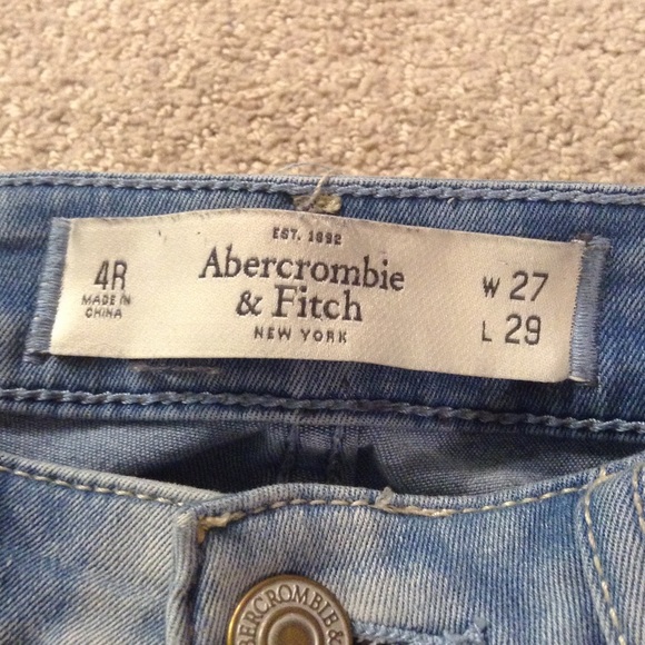 Abercrombie and Fitch light wash blue jeans - Picture 2 of 4
